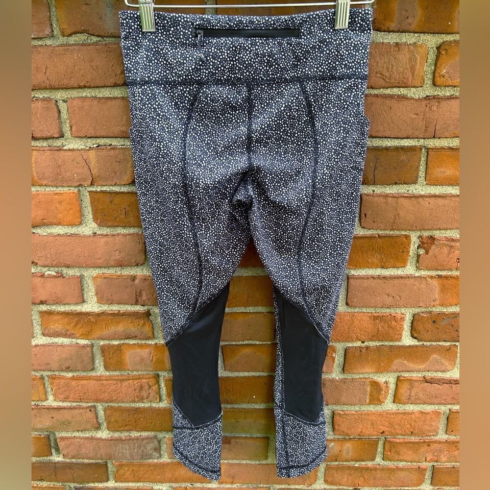 Lululemon Pace Rival Crop Legging in Freckle Flower Black White - Picture 4 of 10